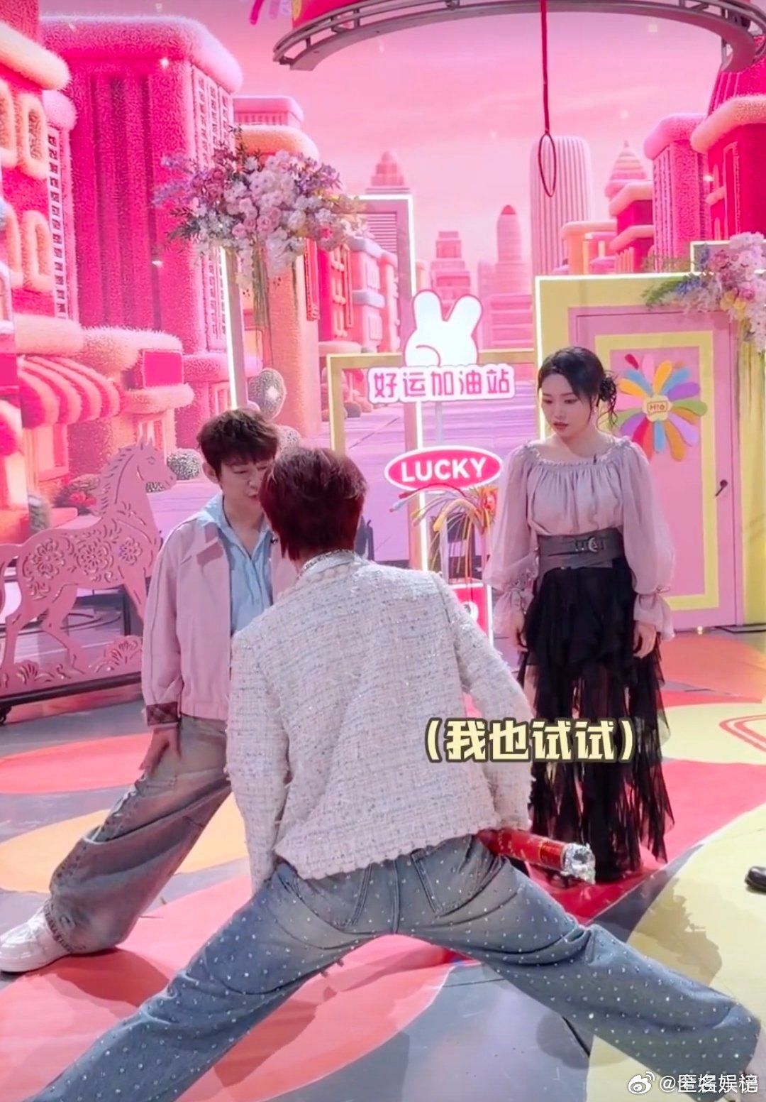 何炅震惊丁程鑫不会劈叉你好星期六丁程鑫不会劈叉？何老师第一个不相信，在线督战太好