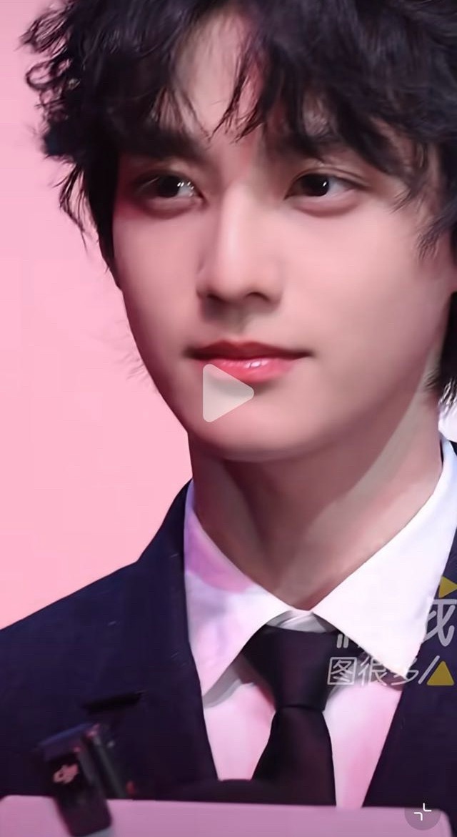 猜猜这是谁。。。 