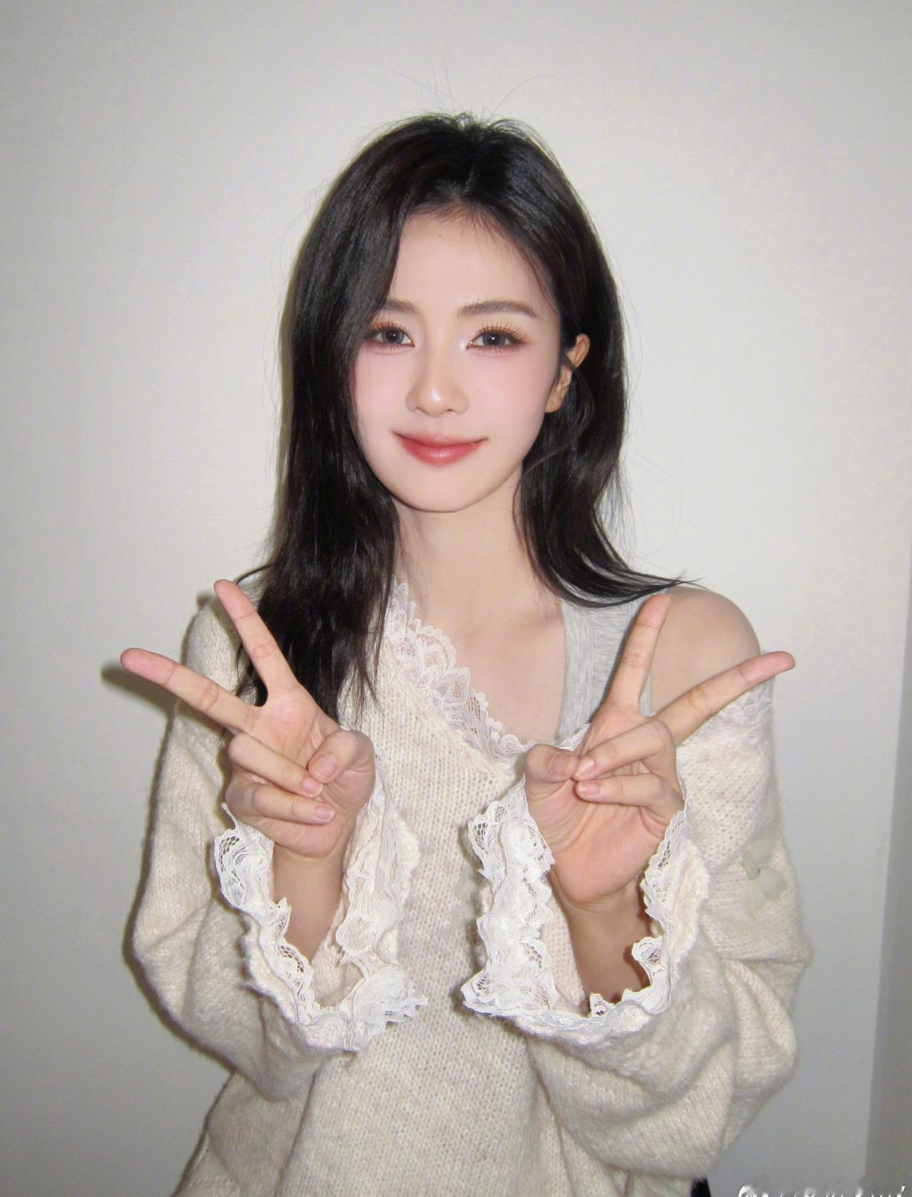 白鹿超话白鹿话还没说完就翻船了白鹿奔跑吧14整活海报

“你的名字是不可言说的万