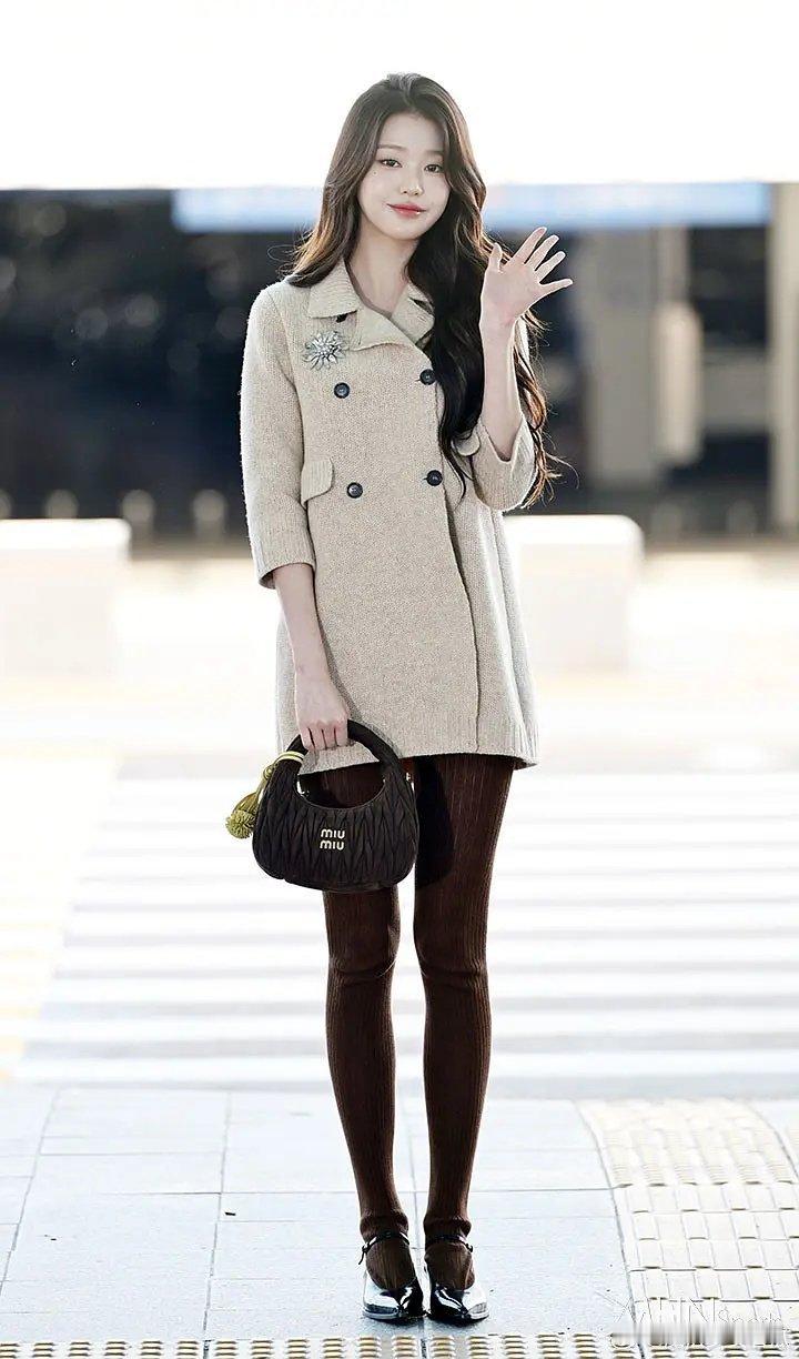 感觉张元英是一眼惊艳型，但是不是能够耐看的，现在看她好像没有从前那么好看了 ​​