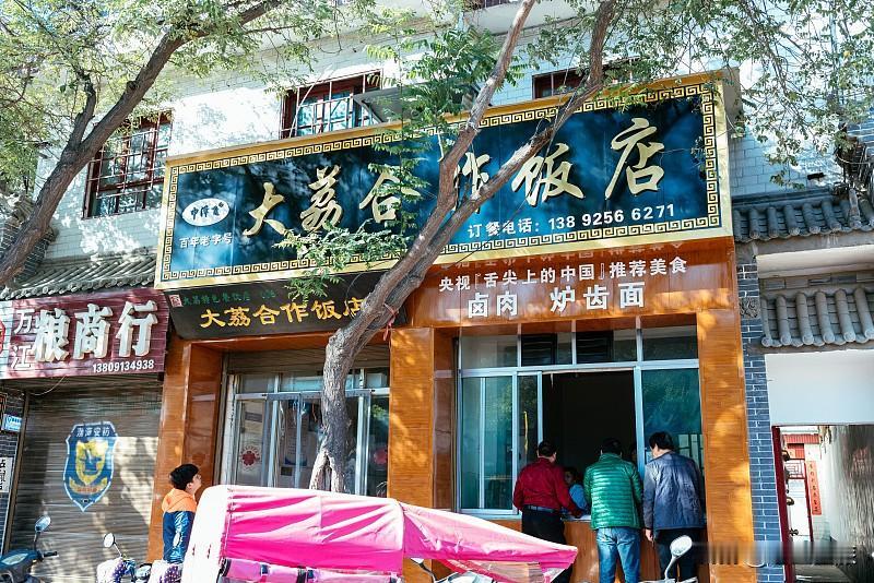 夏日生活打卡季 夏日生活真是丰富多彩！天刚蒙蒙亮，我和老王就开车去祁连山腹地的小