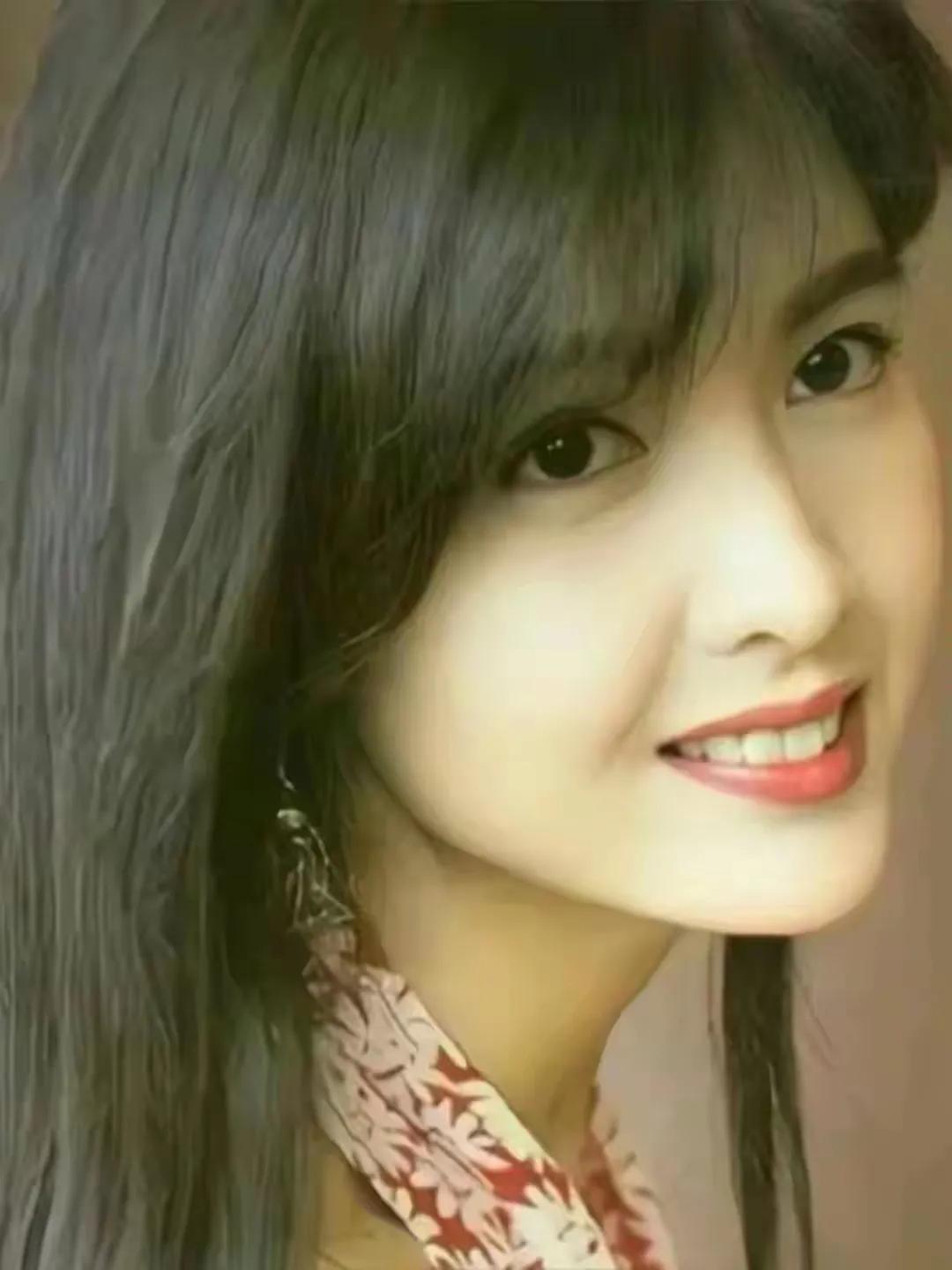 你心中的美女是什么样子＃美女 无聊的时候，大家都会做什么 你觉得最好的教育是什么