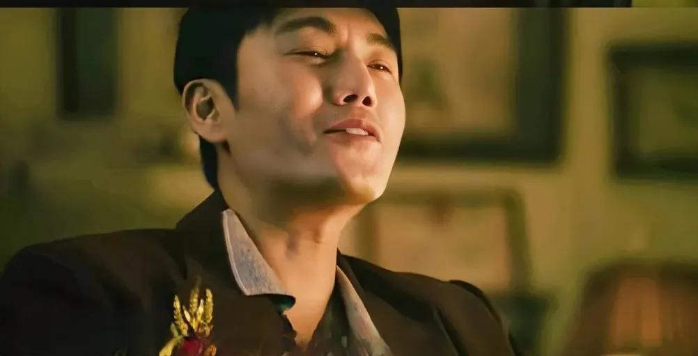 回顾《扫毒风暴》   秦昊饰演的角色对段奕宏饰演角色说，他是化工厂保卫科的，和段