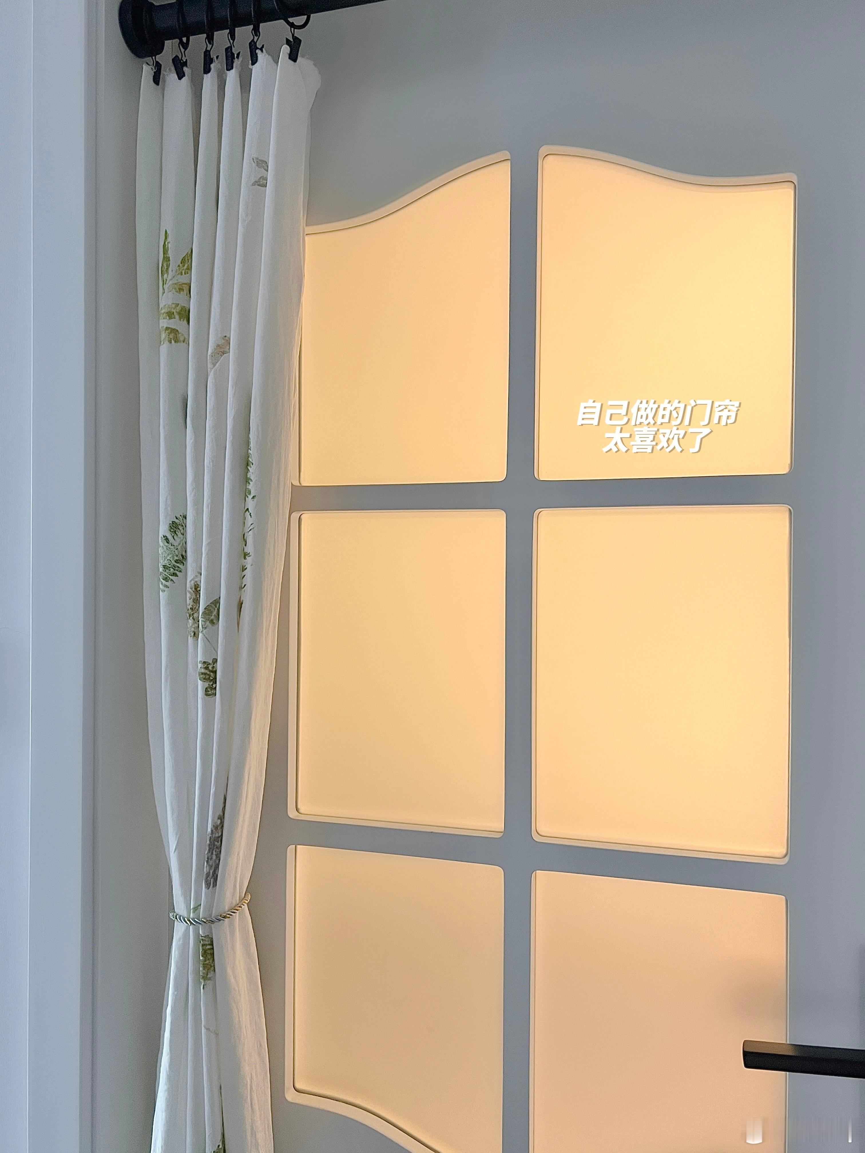 叶隙间散落的光 ​​​