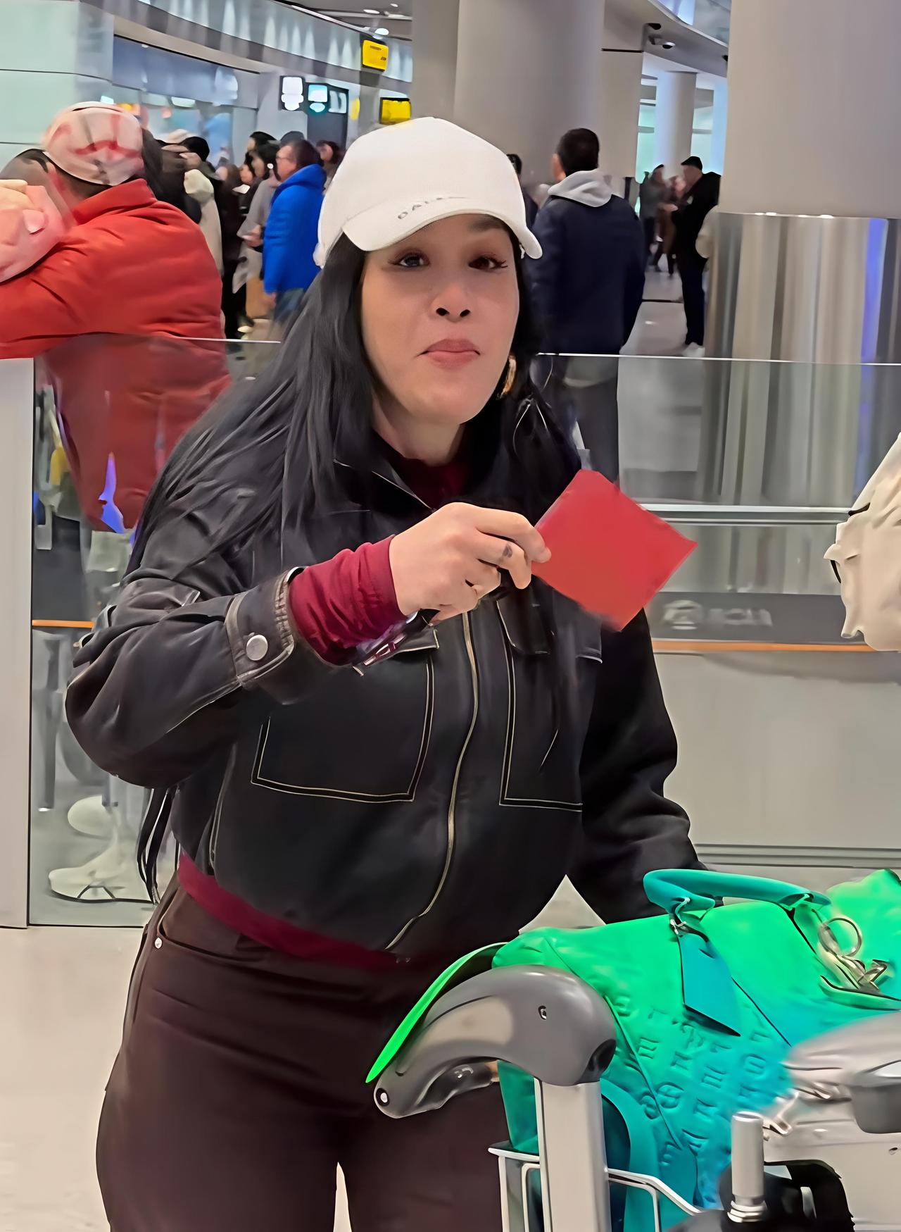 谁能想到一个红包
能把“心意”俩字体现得那么透彻！
钟丽缇这波操作比花钱买热度更