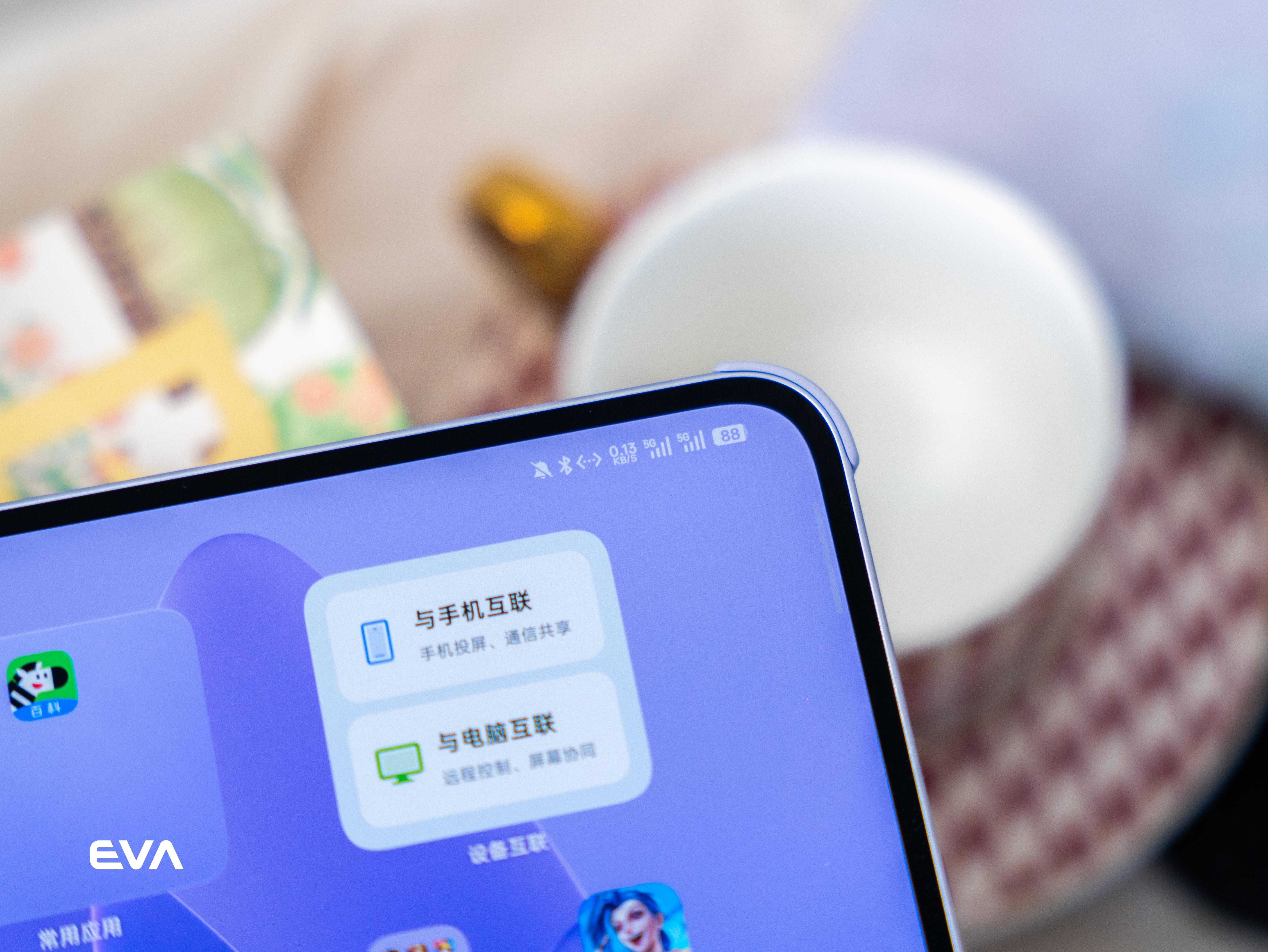 最近拿到这个 OPPO Pad mini 莫奈礼盒，里面有平板保护套、定制贴纸和
