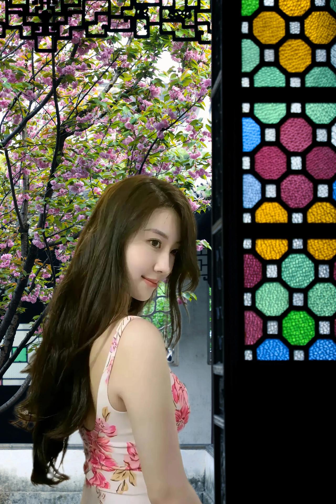 生如夏花美艳，恬静自然无限风光，
但愿人长久，千里共婵娟。

