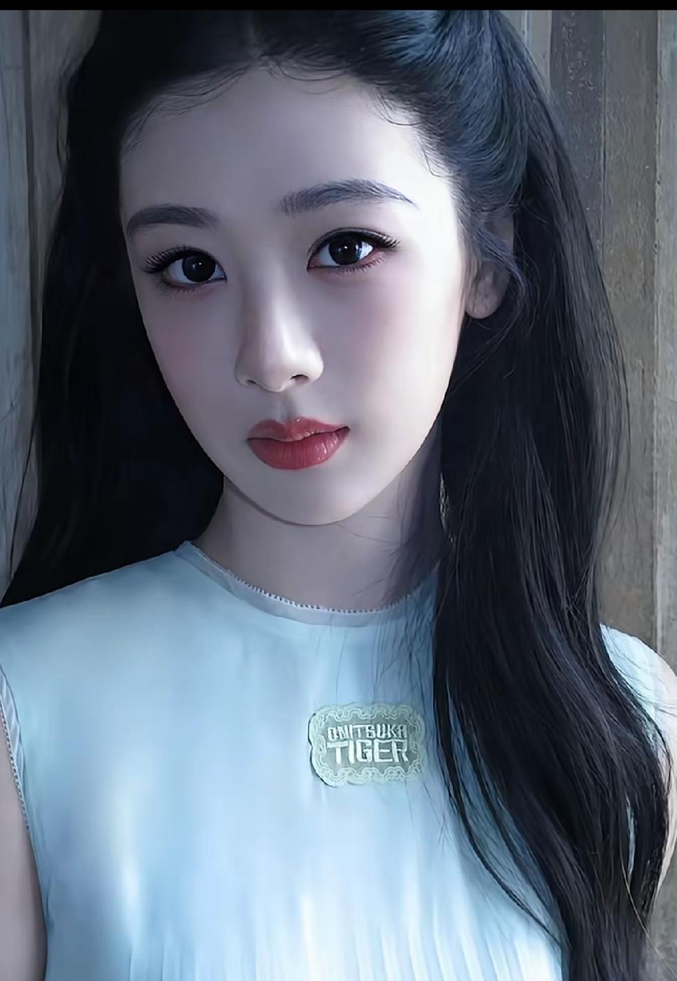 大家都发现杨紫突然间变美了，我感觉她不是变美，是在变美的路上。真正的美女，出道的