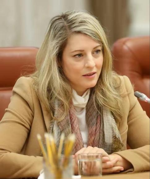 访华之际，加拿大工业部长敞开心扉说出了心里话！
 
近日加拿大工业部长乔利表示，