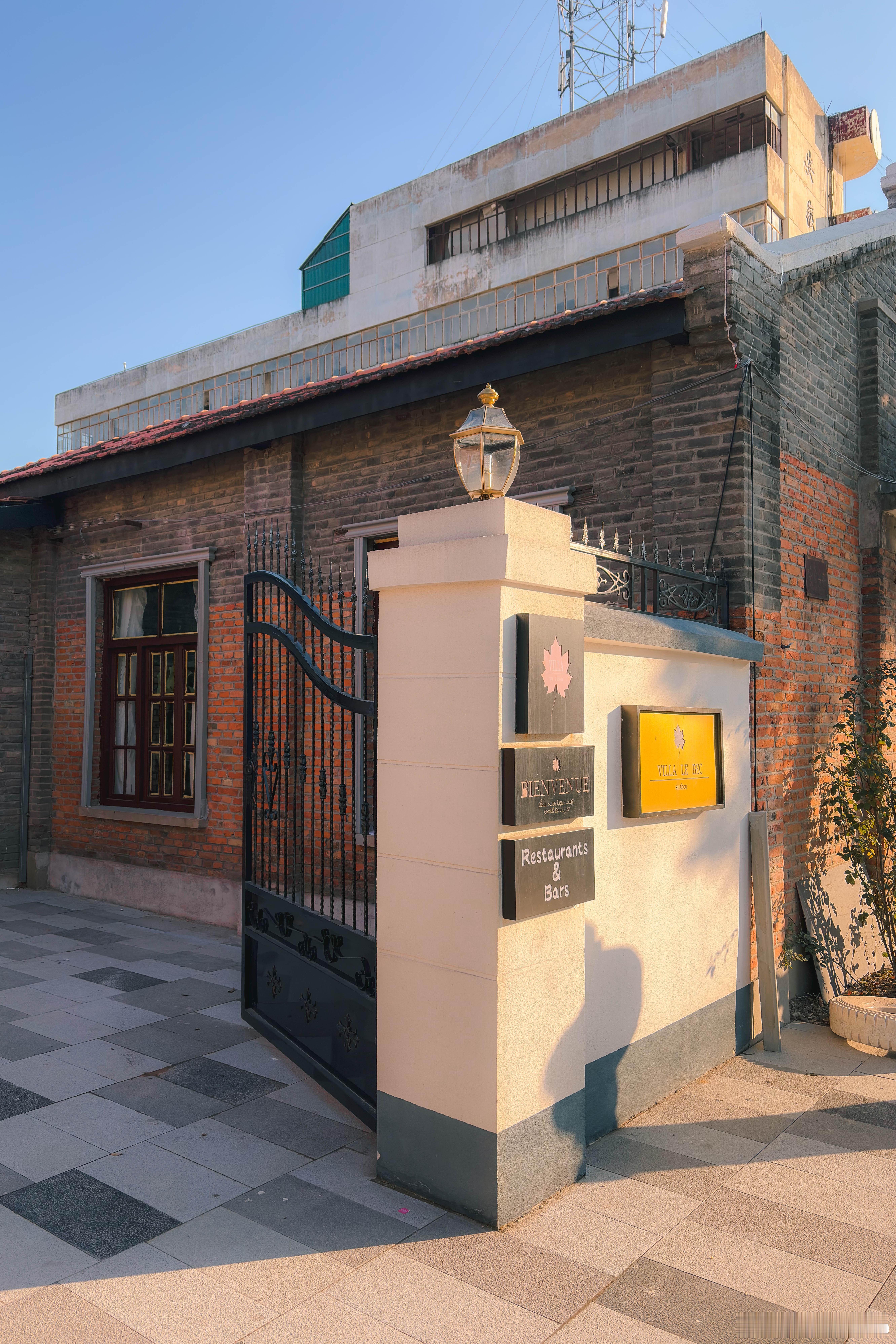 元旦时候在宿州 去了道东的东关三十三处 看新建的文创园 地方不大人不少 漂亮的咖