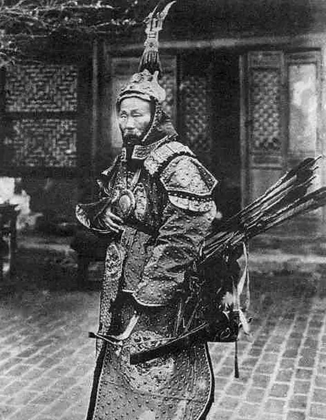 1903年，广西提督苏元春遭人排挤诬告，被押至京师，定为死罪，苏元春多年的同僚好