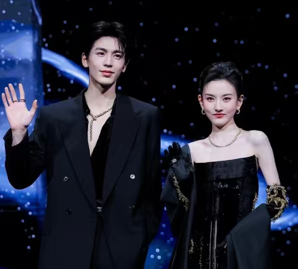 张凌赫宋祖儿刺棠Q3开机全伊伦加盟出演男二，《刺棠》主演阵容初曝光，人气看点十足