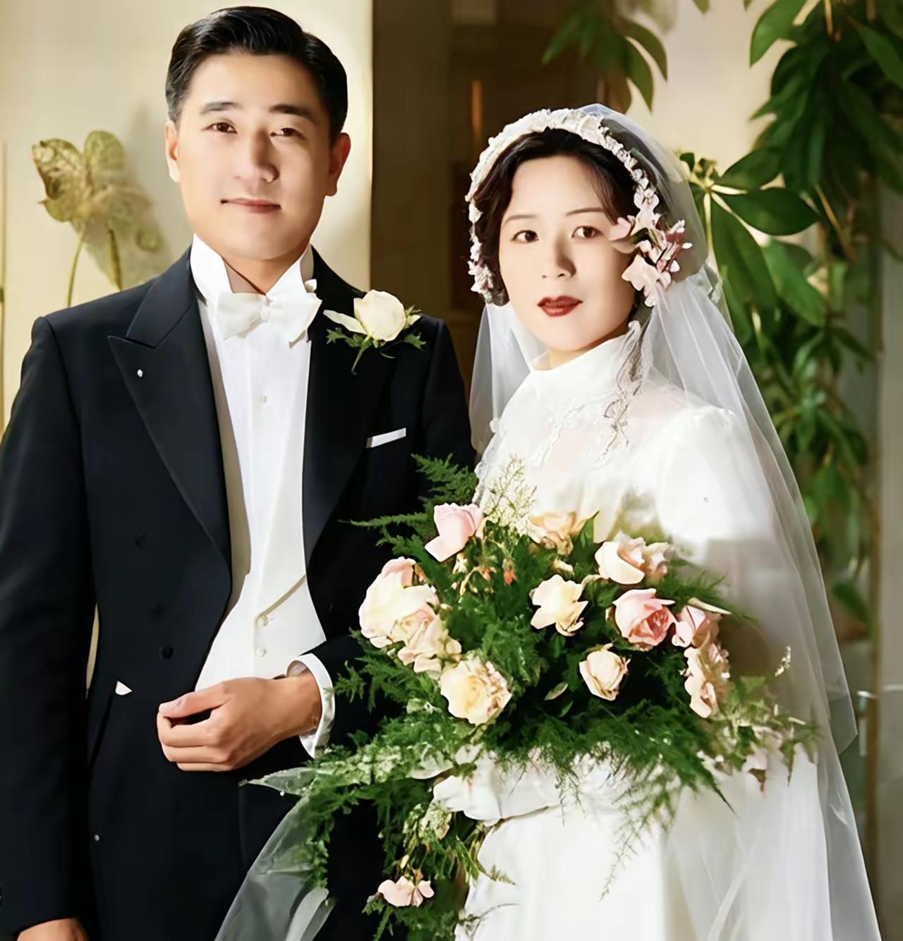 一块墓碑隔40年生死，这对夫妻，熬尽了一整个时代的别离
 
2008年，美国加利