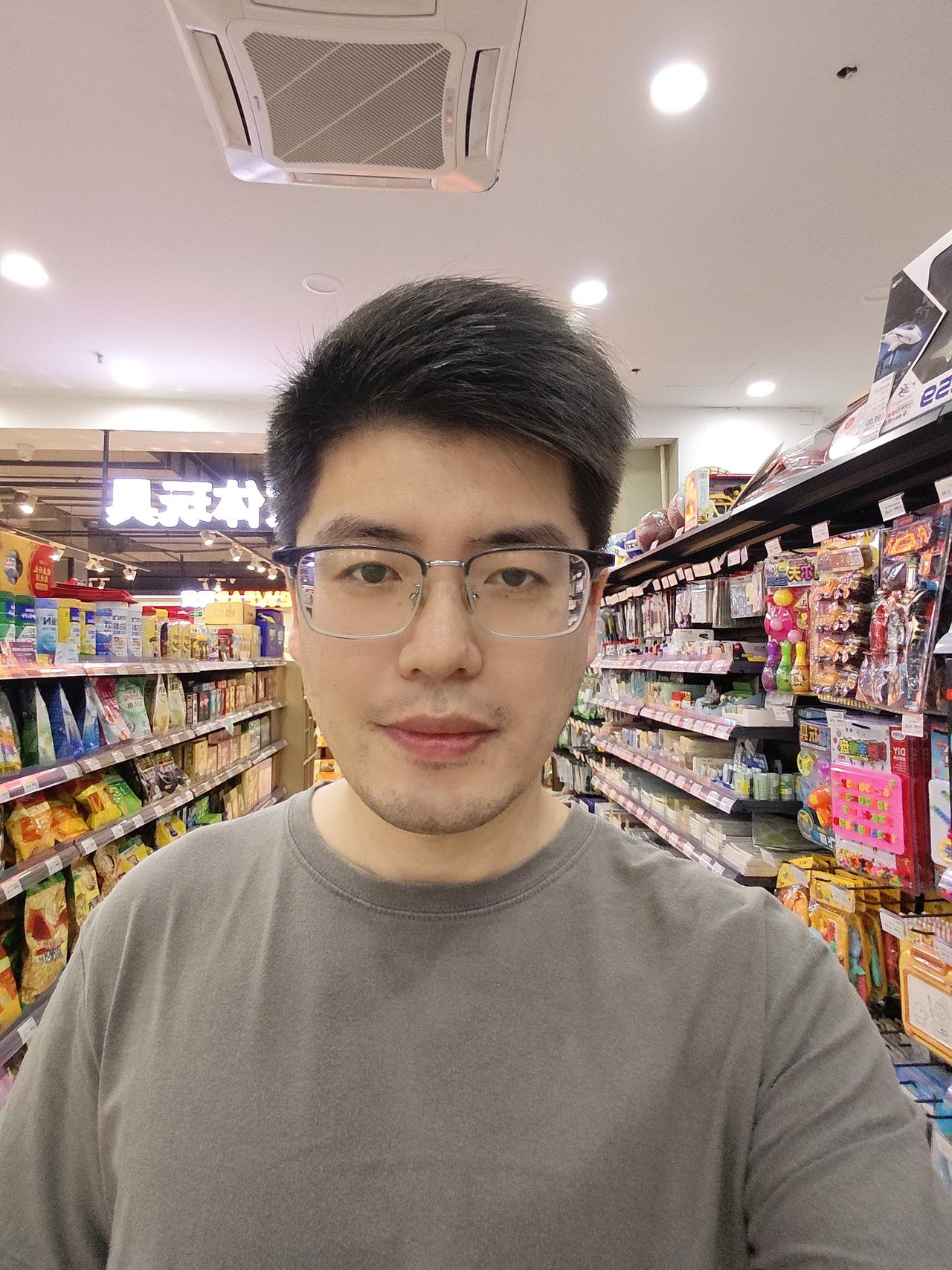 85年12月的牛，42岁未婚未育
最近抖音也经常刷到和我同龄未婚的
他们也是每天