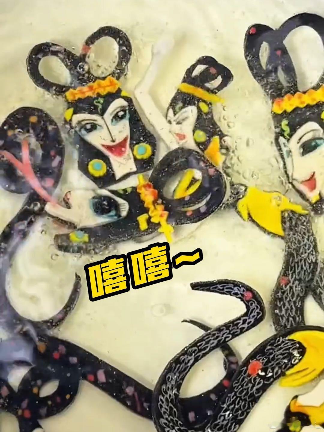 小小的餐盘上全是五官 餐盘上的五官盛宴，让美食与偶像完美融合！这脑洞大开的创意，