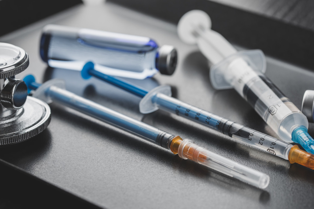 康泰生物近28亿合资项目终止背后：多家疫苗企业业绩滑坡，靠跨界与出海能否穿越寒冬？