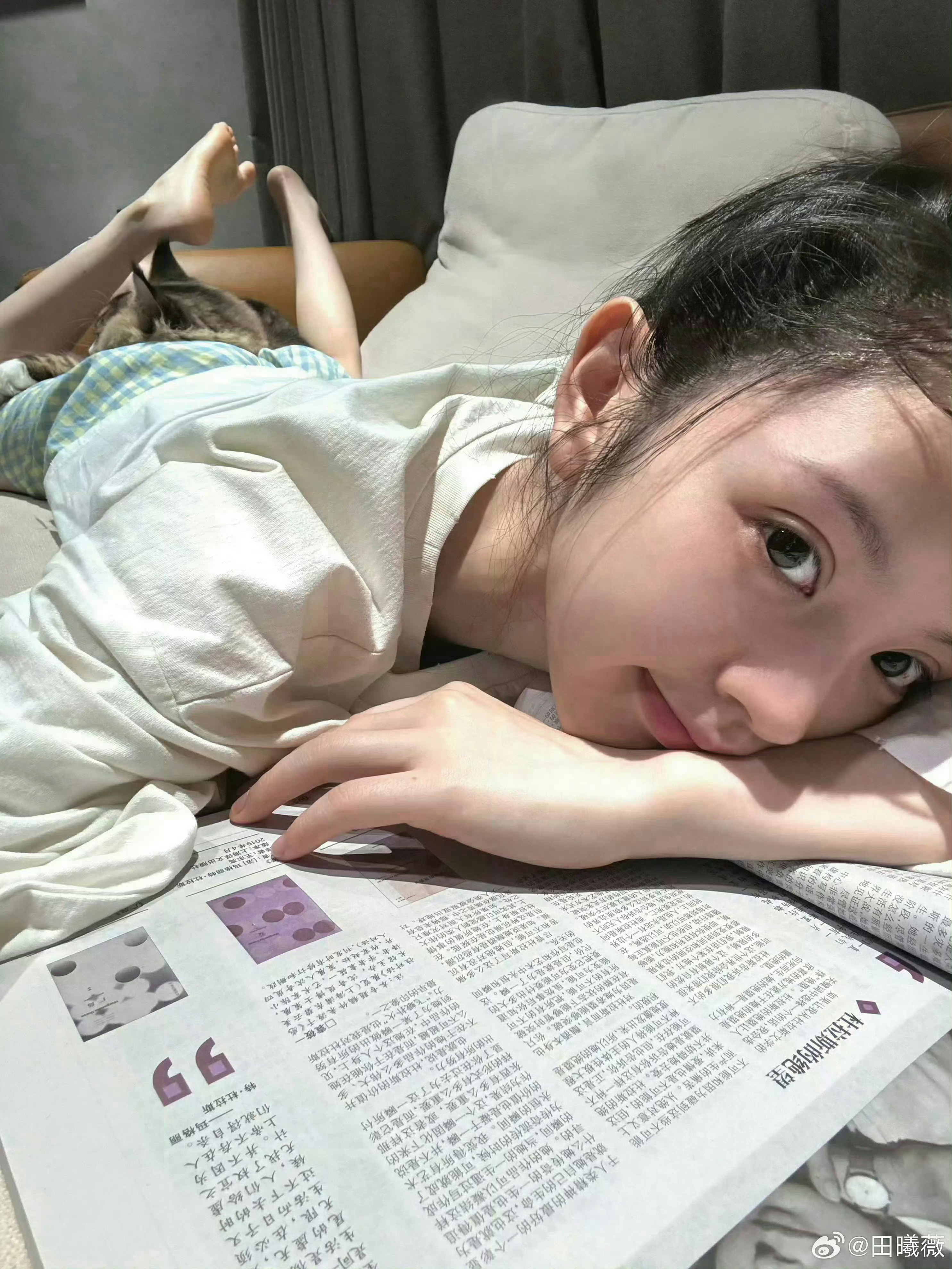 此女就这样展示天资田曦薇无刘海半扎发造型 ​​​