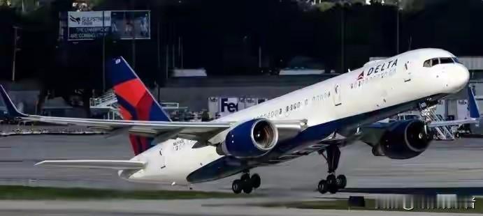 突发情况：俄罗斯一架客机在中国上空遇到紧急情况，发出求救信号准备降落兰州，239