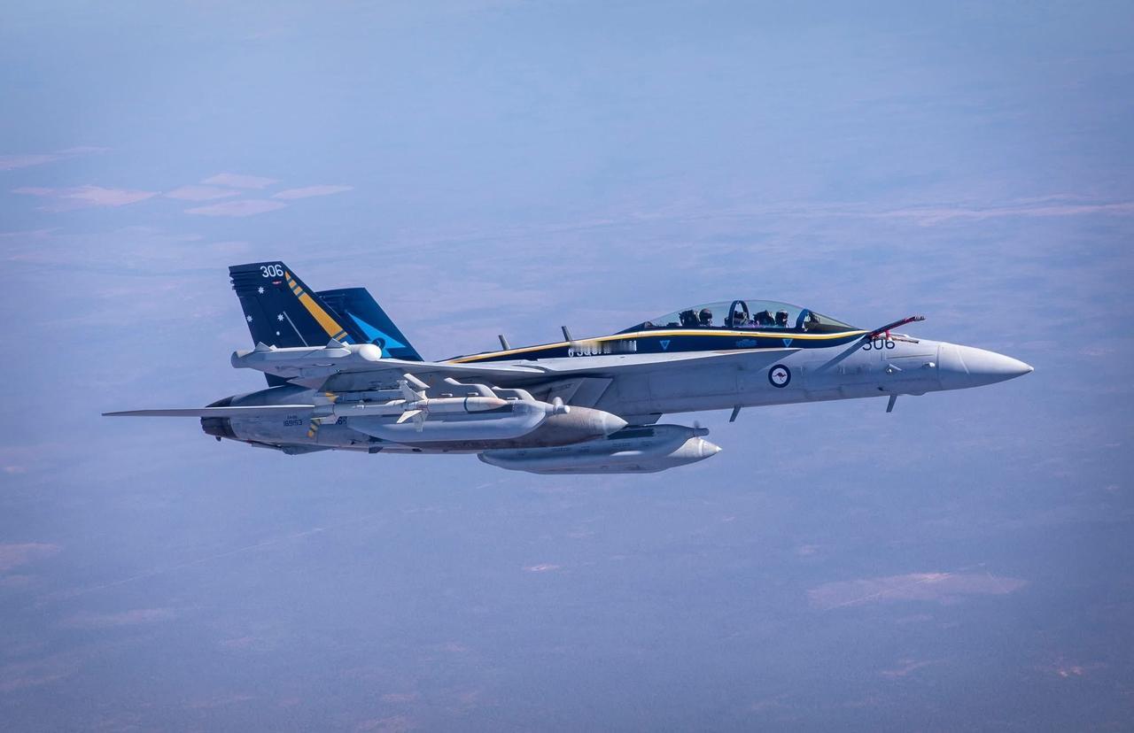 澳大利亚空军（RAAF）第6中队EA18G特殊涂装机空对空摄影好图 军用飞机信息