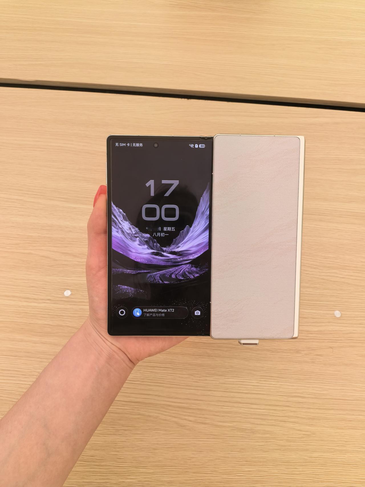 华为 Mate XT 2 非凡大师已于今天正式首销，从市场反响来看，热度还是很高