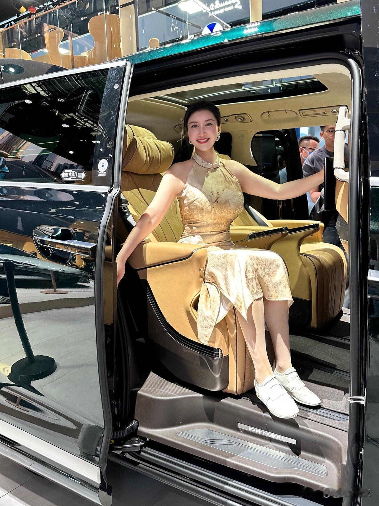 神仙打架！旗舰与硬派越野齐亮相

北京车展，新车发布阵容堪称“神仙打架”，但最吸