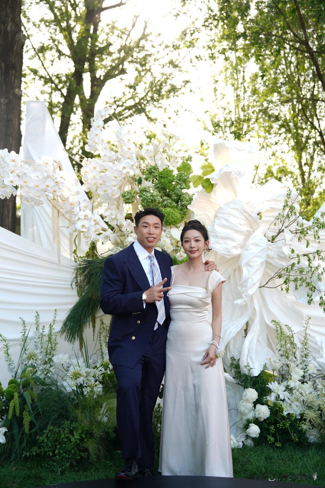 吓一跳，以为烧饼又结婚了[捂脸][捂脸]烧饼的基因简直太强大了，即便嫂子美如孟子