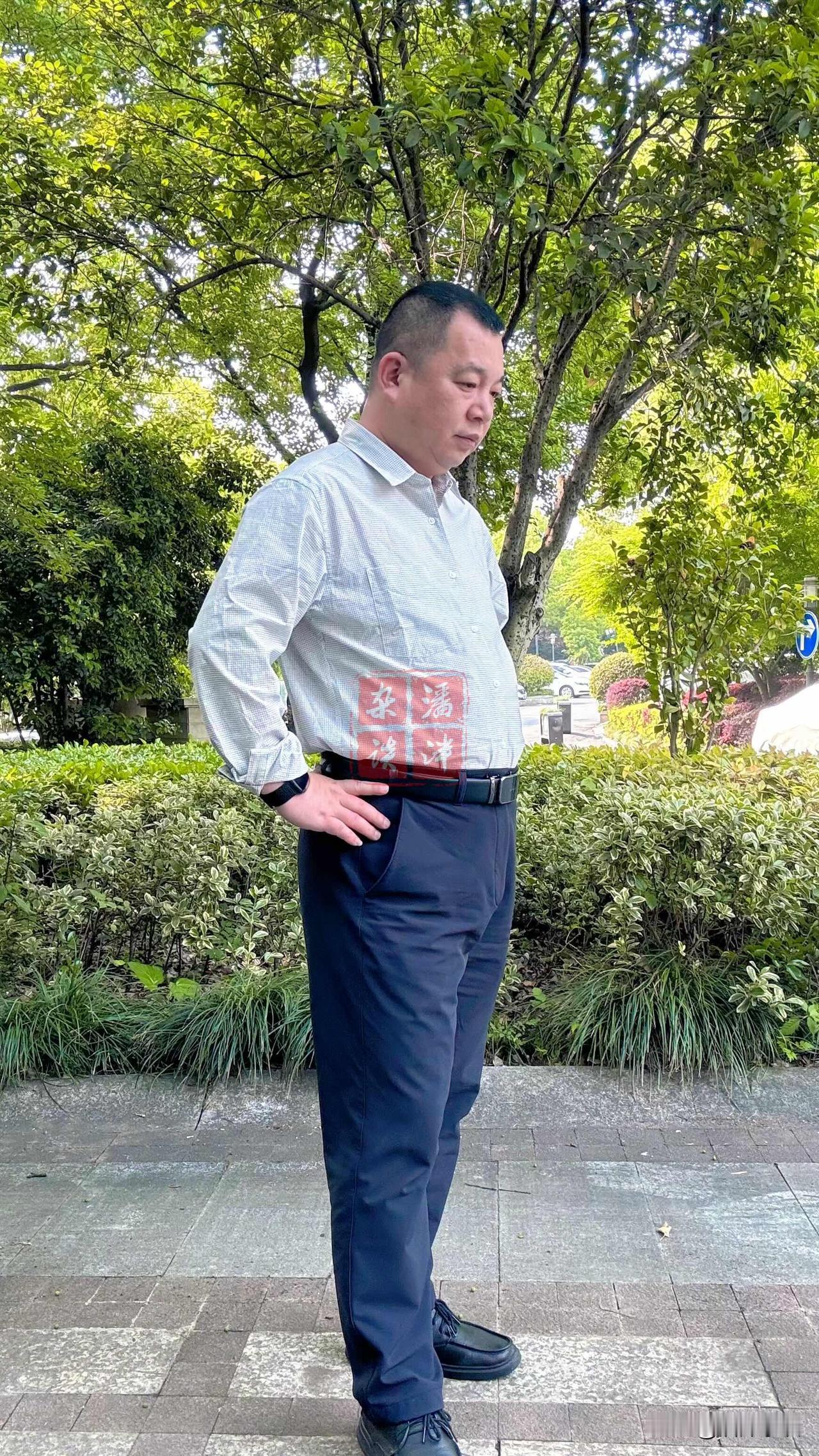 人一旦到了我这个年纪，
喜怒哀乐都会是静音的。
想发一个动态，发泄一下情绪，
都