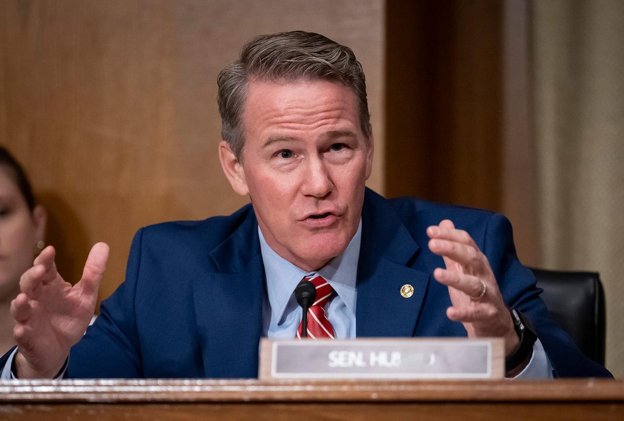 给3500美元就帮你阻止爱泼斯坦文件曝光：美国参议员这么贱？根据美媒最新报道，俄