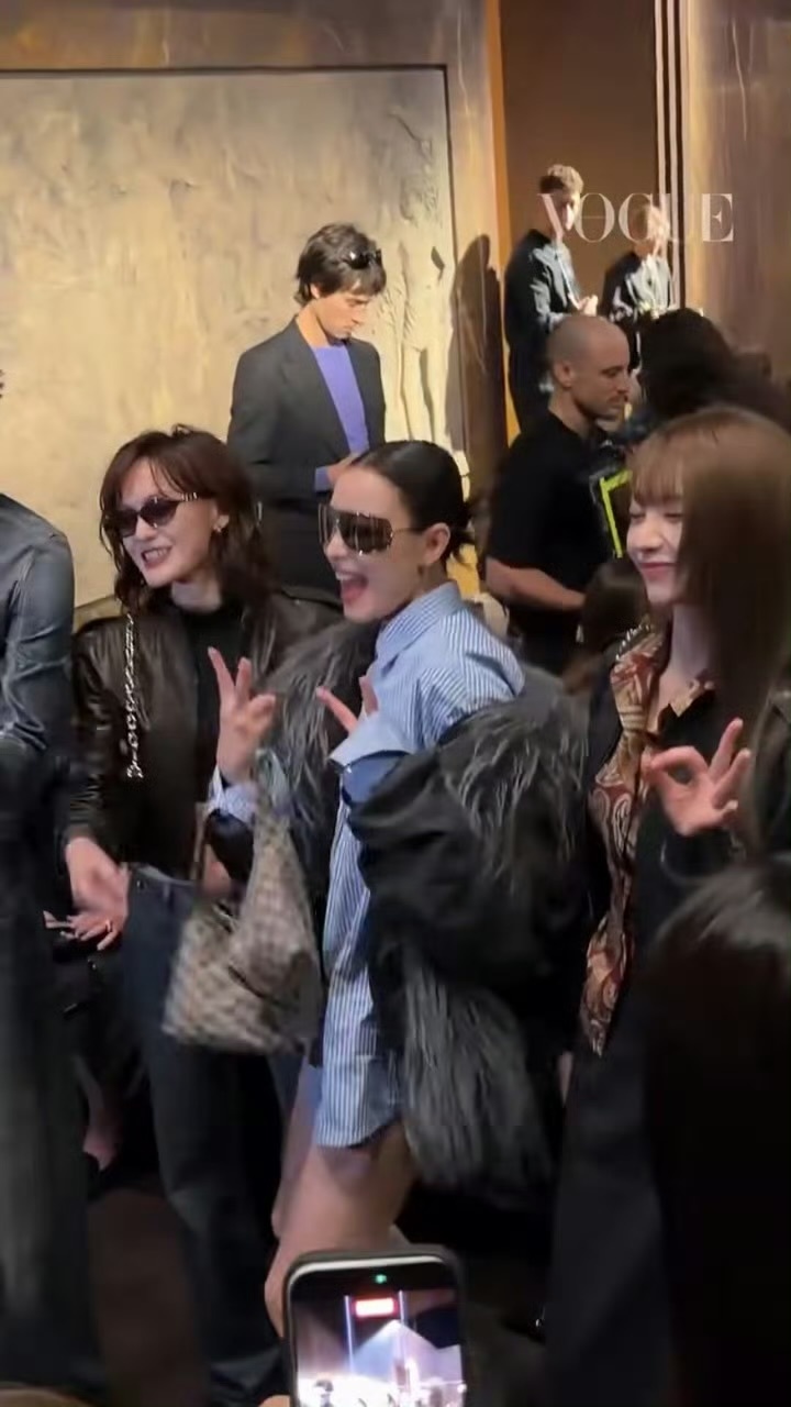 倪妮让宋威龙田曦薇文淇开心点米兰Gucci秀场名场面😂拍照环节几位年轻人略显紧