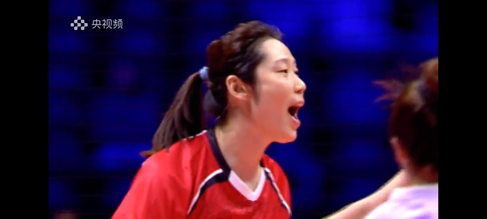 第十五届全运会 第一局河南女排25比21天津女排，天津队有些慢热，开局一传不稳，