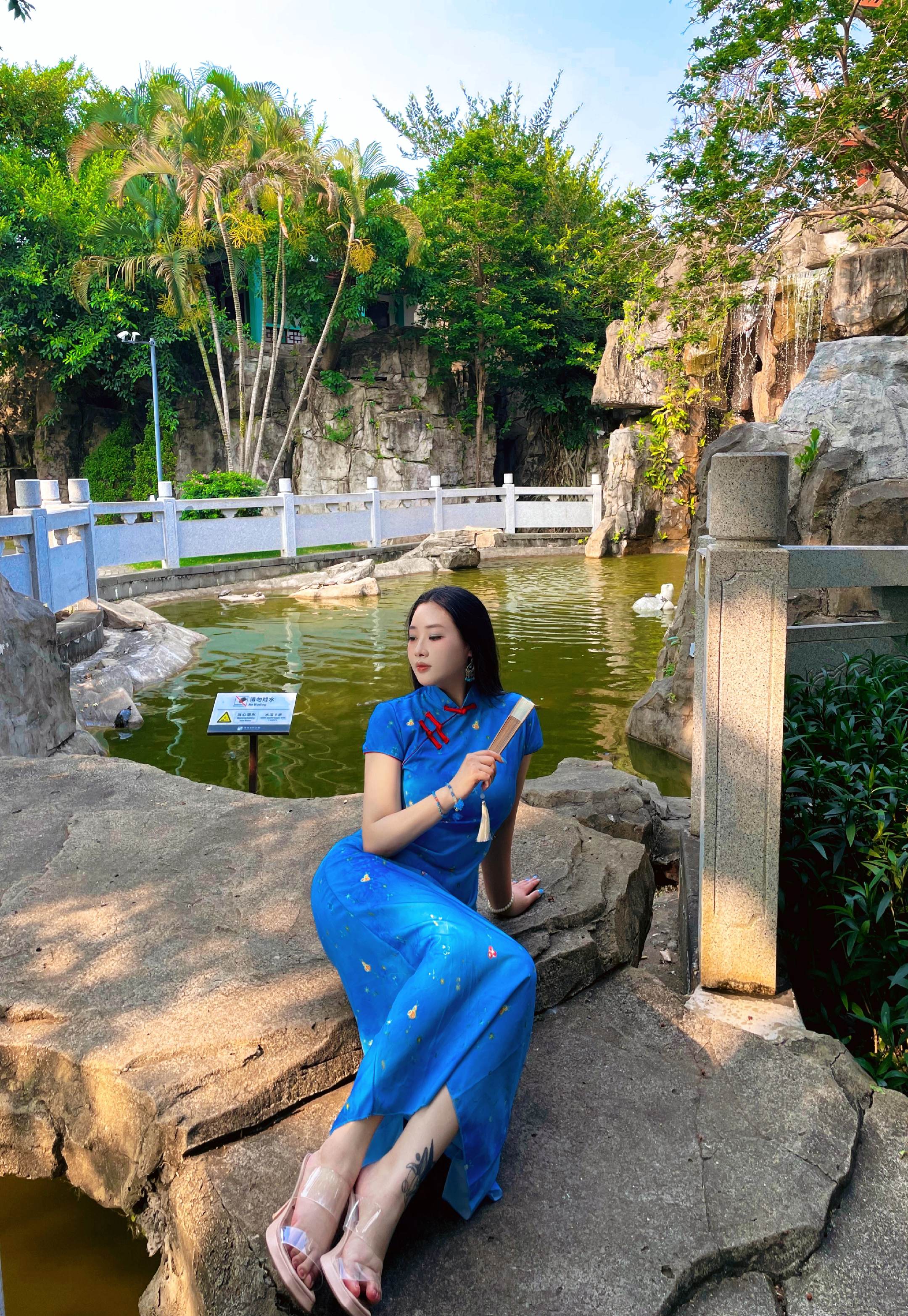 总怪流水无情 却忘了自己也是浮萍。