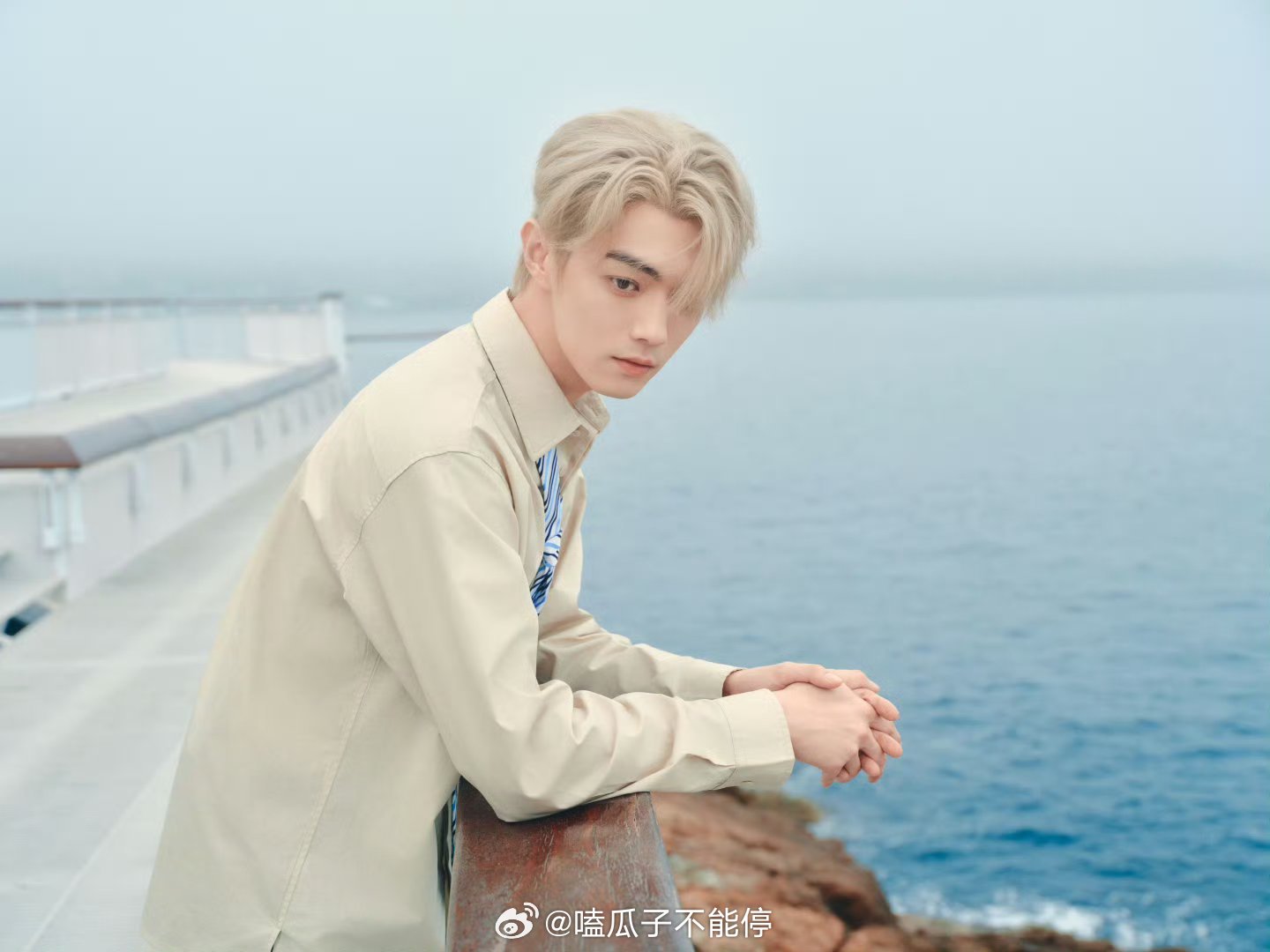 许凯今日营业照，银发小王子🤴 