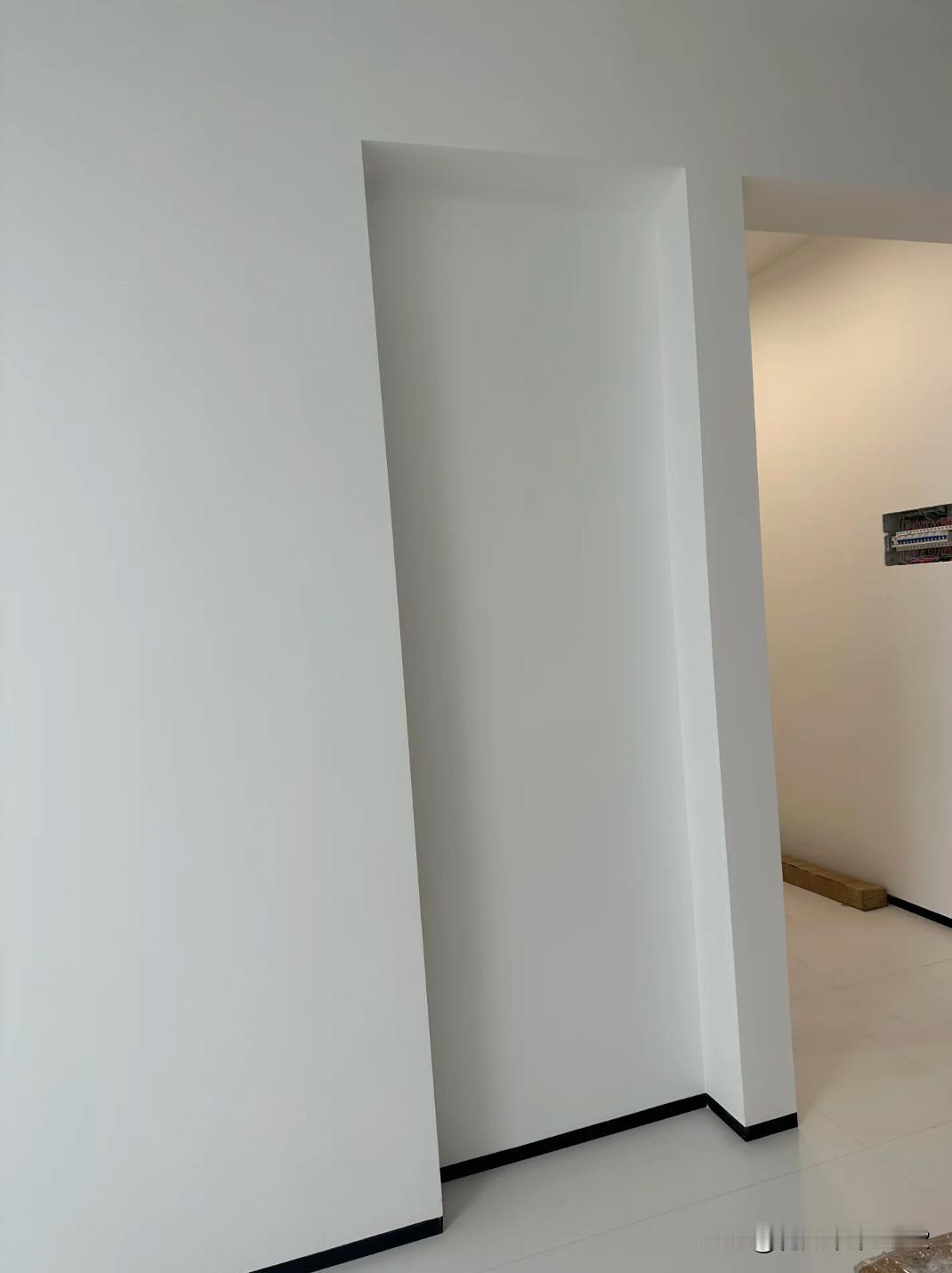 这个凹槽怎么办？
除了给小孩面壁思过还有什么用吗？
闺蜜说装个门把手在上面，然后