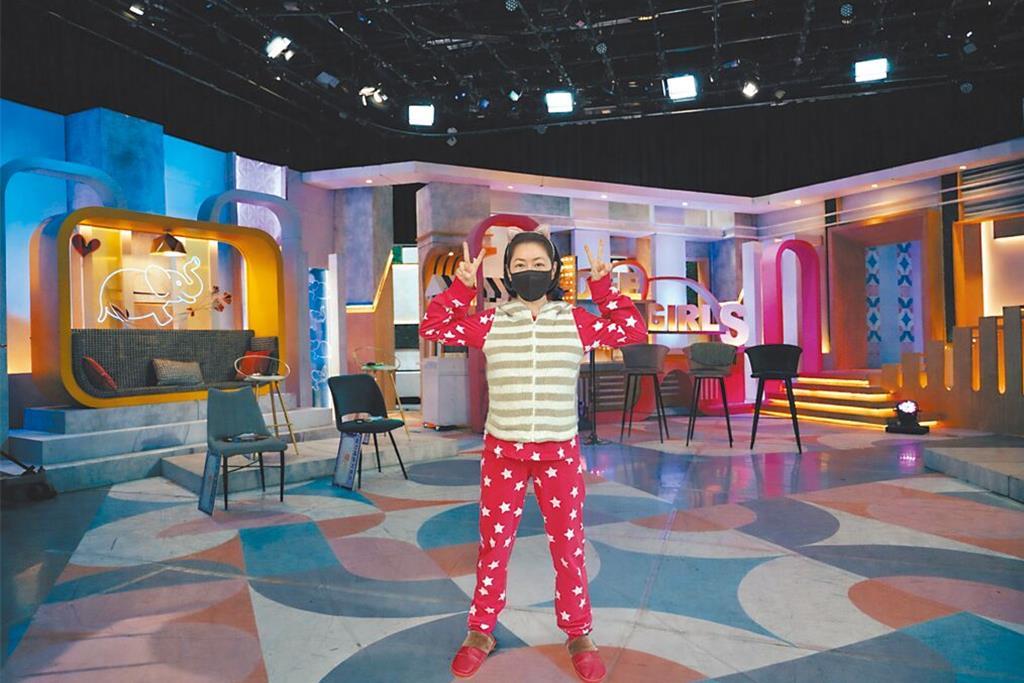 小S开工照是AI合成的小S还未录制小姐不熙娣 据台媒，3月3日，制作人 B2 出