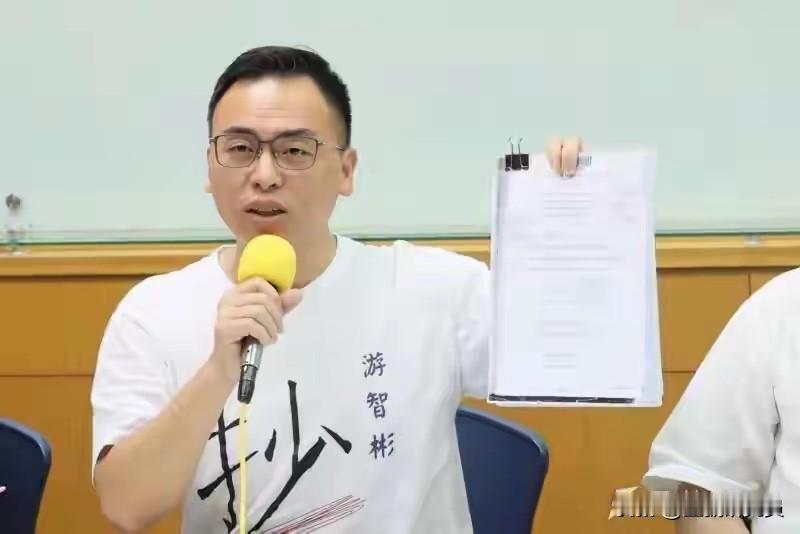 新党副秘书长游智彬今（15日）在脸书发文表示，沈伯洋又要去美国要钱了吗？他不断赴
