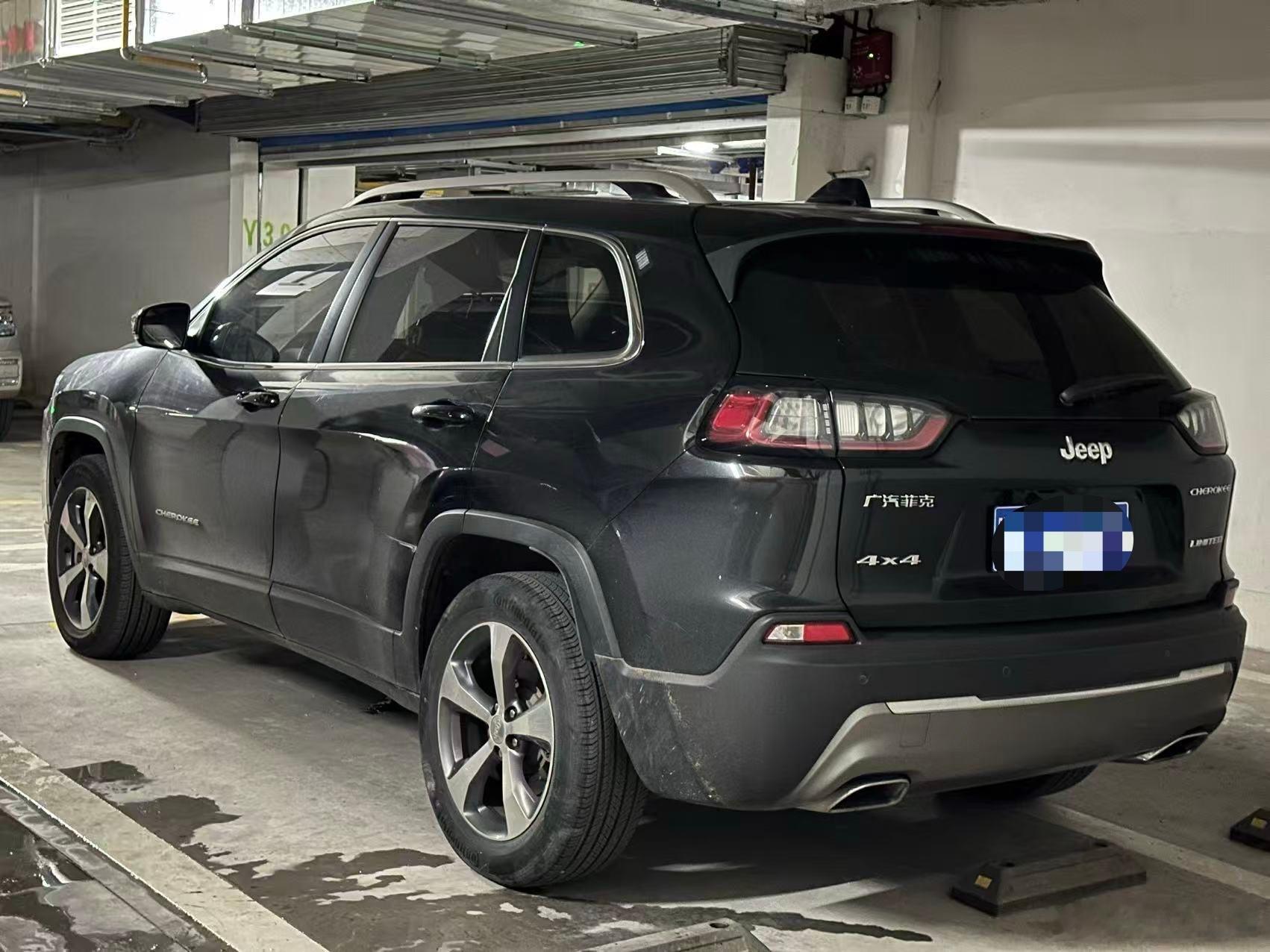 最新拿下吉普自由光2019款 2.0T 四驱探享版指导价24.98万元个人一手 