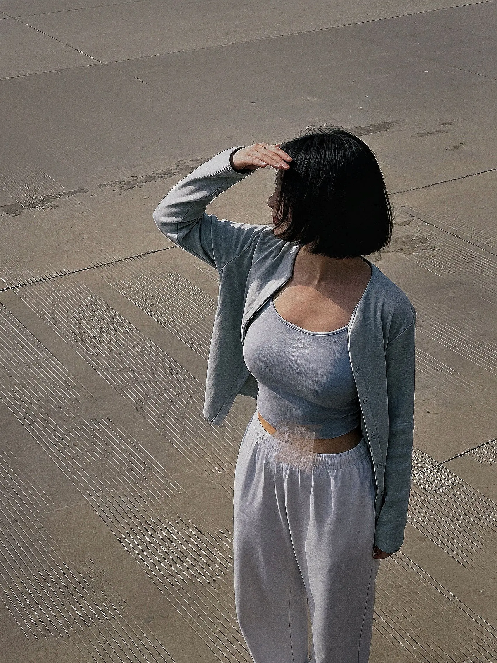 人生南北多歧路，君向潇湘我向秦。