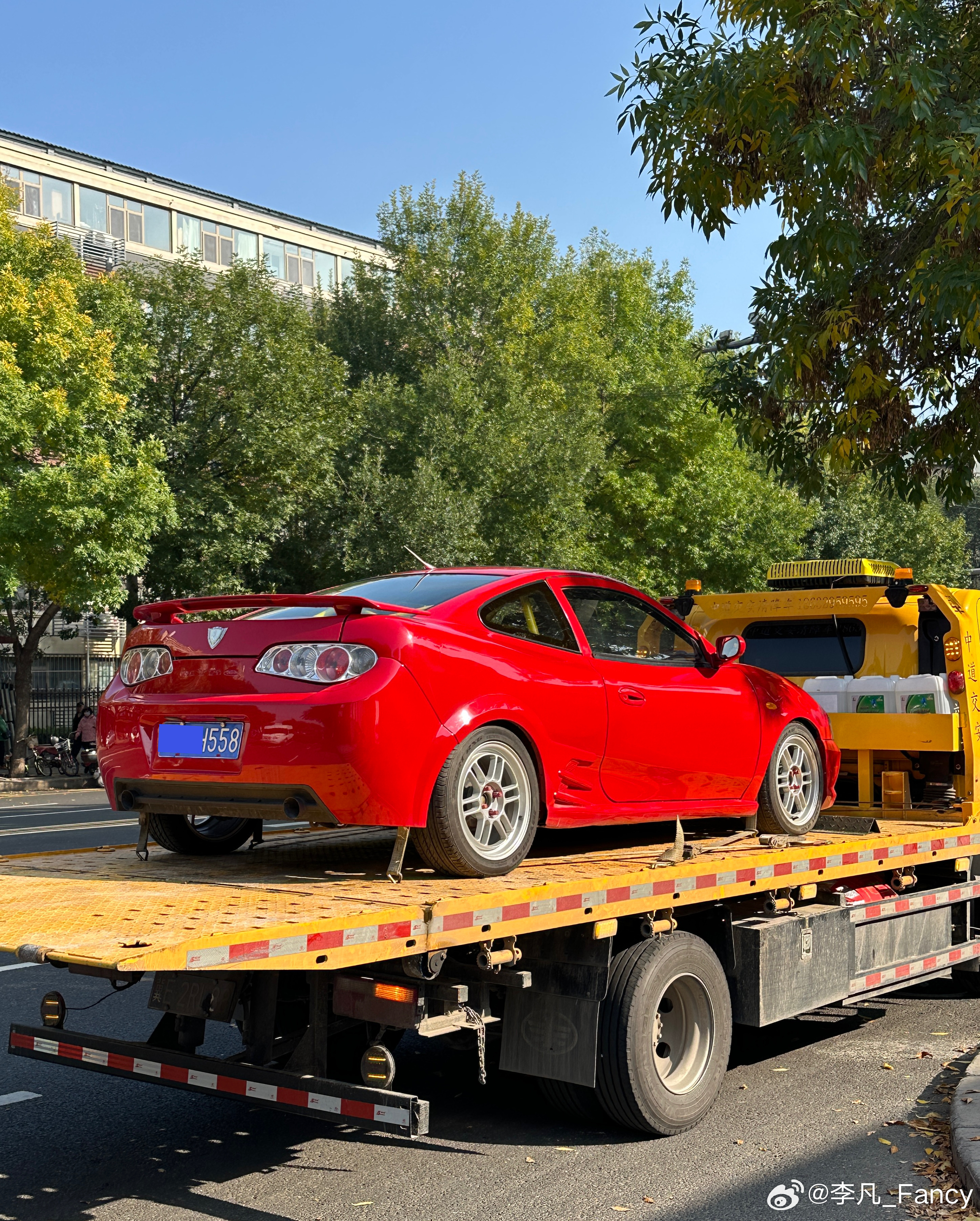 我的美人豹…比我厉害…有人邀请出席活动…出发咯…[毕业快乐][好喜欢]  ​​​