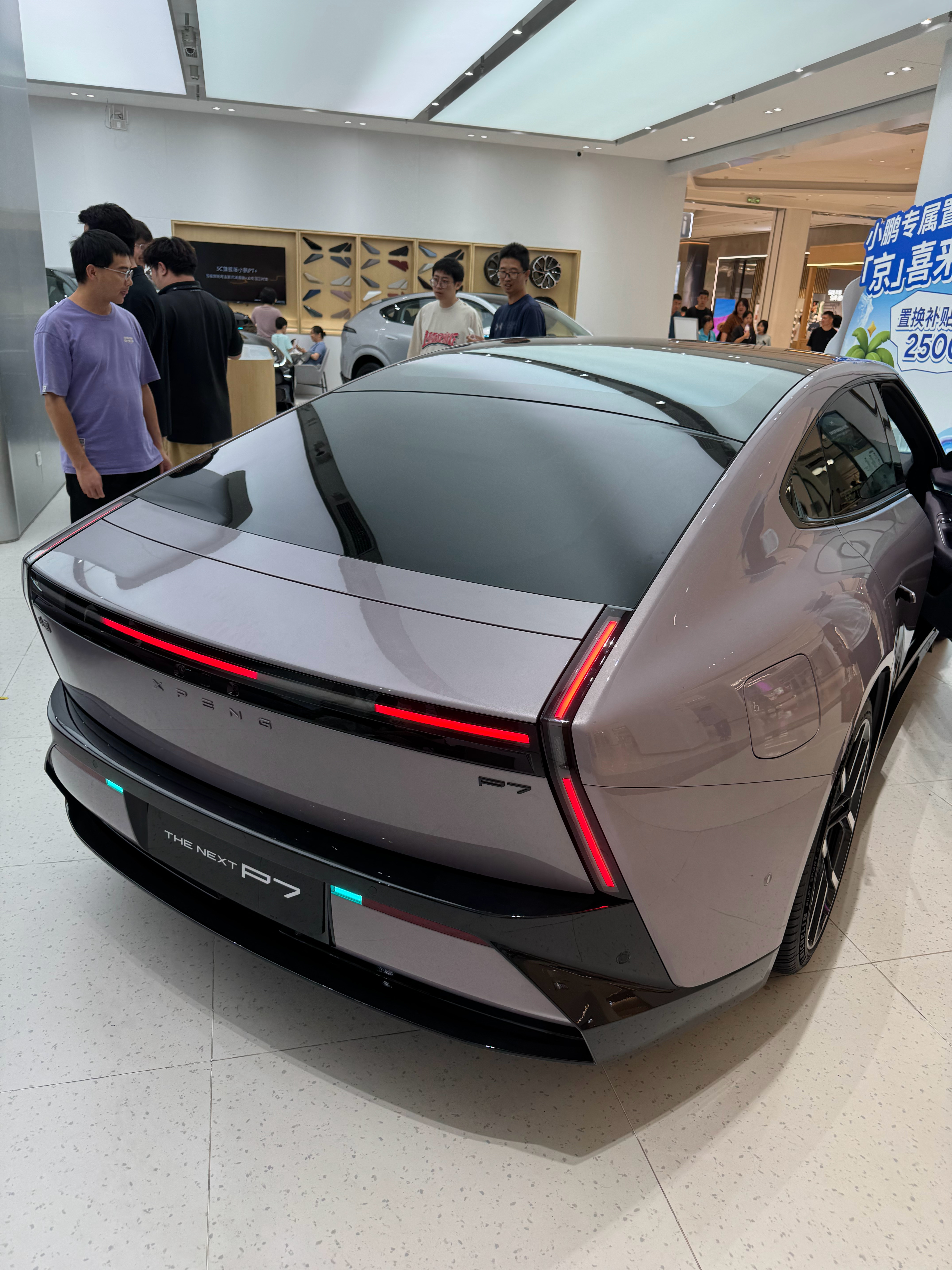 反正我觉得这个屁股好看掀背设计储物空间巨大全新小鹏p7太高级了小鹏新p7 ​​​