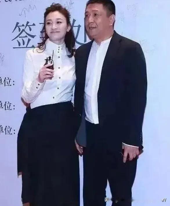 李小冉的丈夫，外貌酷似黑社会领袖。每次看到他，我都忍不住想起那些黑社会片中的大哥