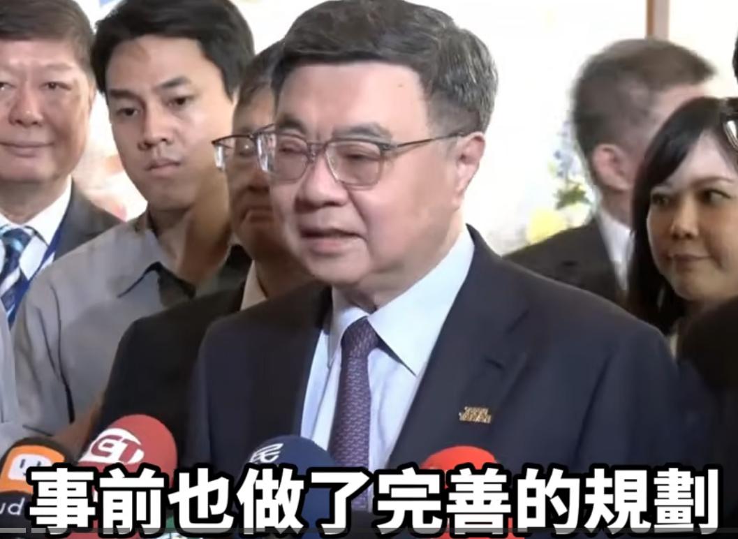 卓荣泰在媒体面前谈到“赖清德窜访斯威士兰”得意洋洋说“前期做了完善规划”，并叫嚣