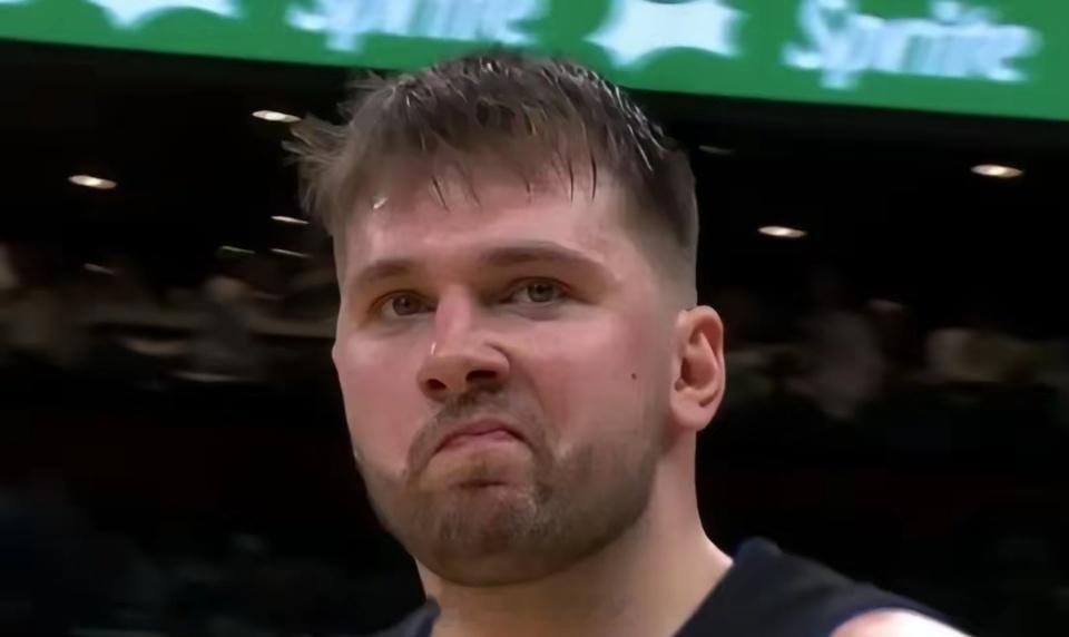 欧文心魔难除被锁死凯尔特人大胜今天的独行侠第三节开始疯狂追分，一度将比分追到只差