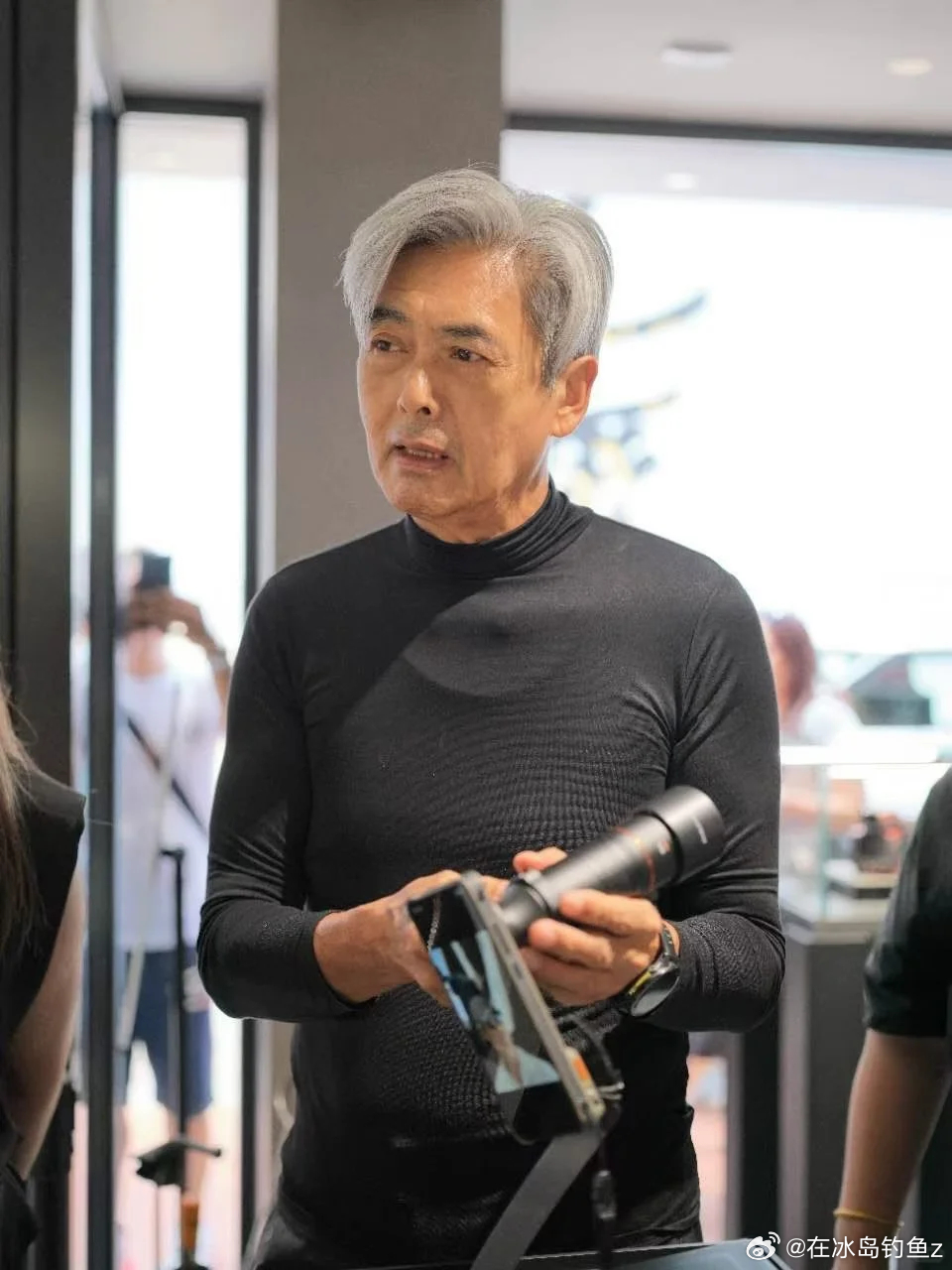 周润发也用OPPO了？影帝的最后一台相机，是手机？出道50年，周润发在荧幕上留下