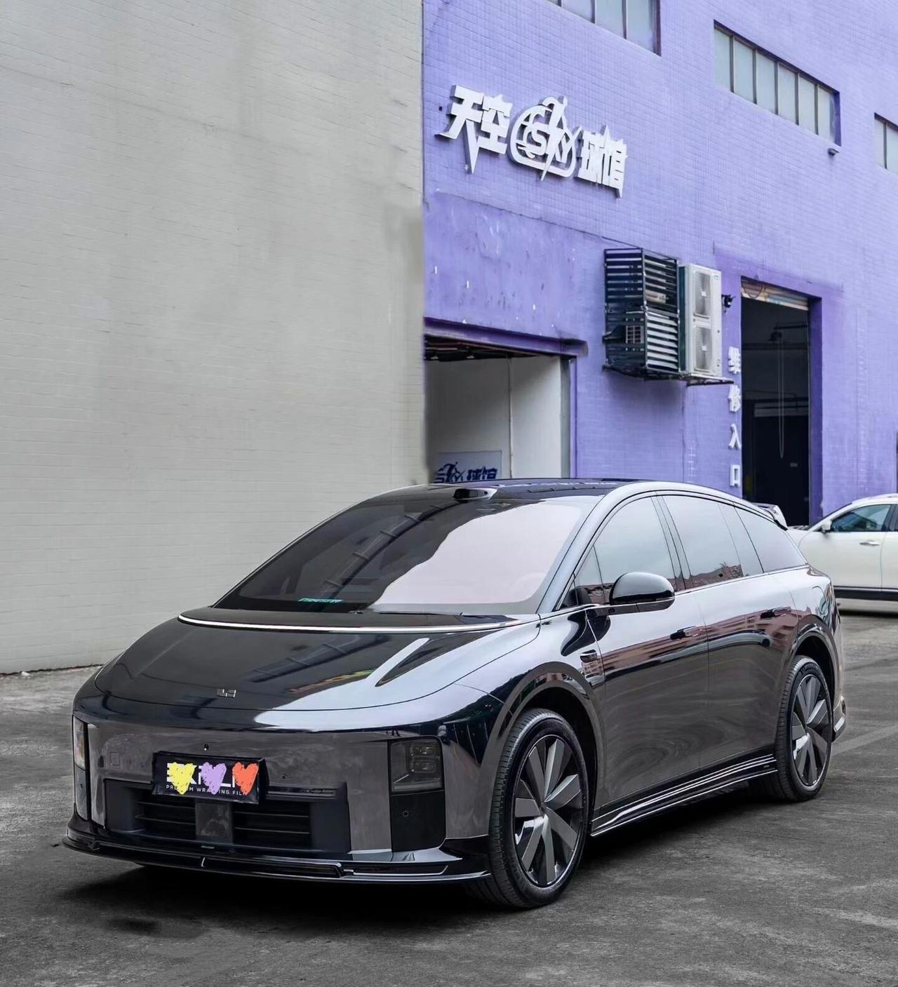 帅到窒息！理想i6电镀钨钢改色太顶了家人们谁懂啊！
理想i6换上电镀钨钢膜，质感