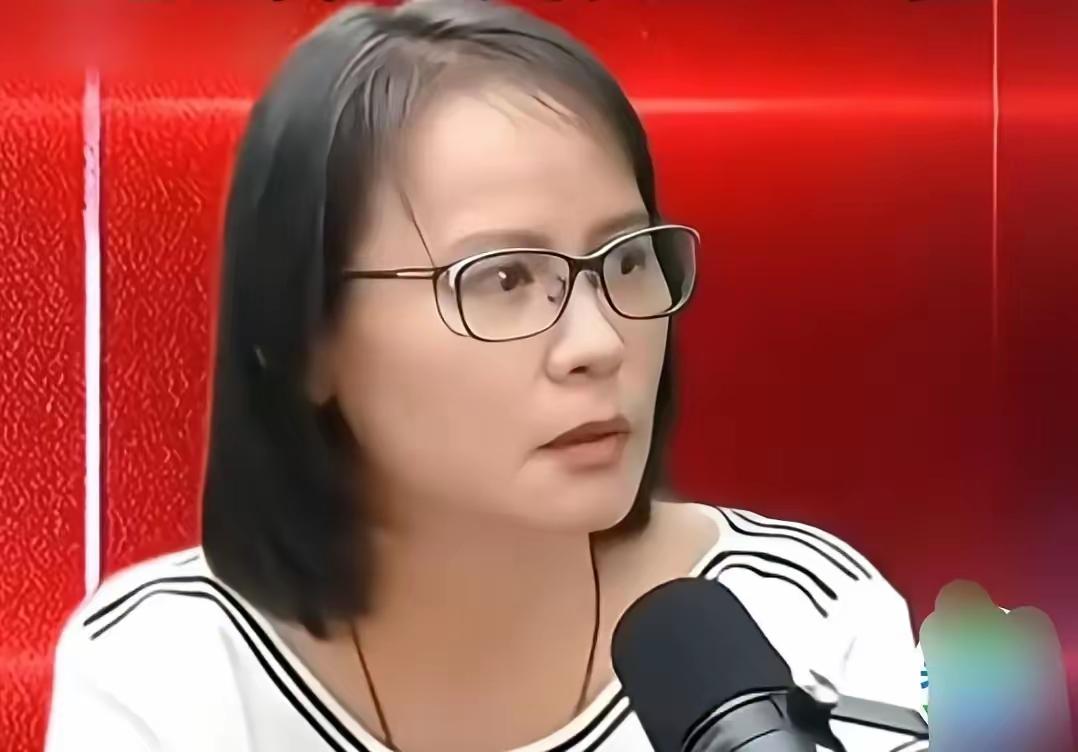 一位台湾女教师的话，昨天在朋友圈刷屏了。
她说大陆这边，共产党带着十几亿人搞建设