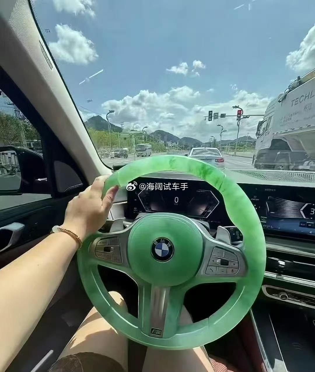 这辆宝马值多少钱啊？？？