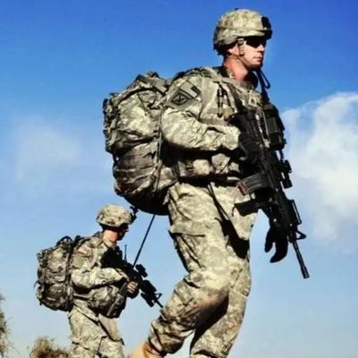战场上步兵到底能带多少子弹？游戏里备上千发，现实根本行不通！
 
很多人玩射击游