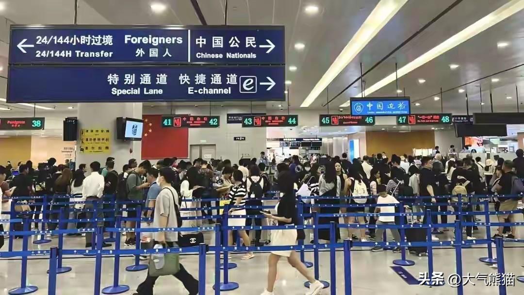 看到一个建议，真的是非常有必要，

外国人入境144小时的免签政策效果非常好，但