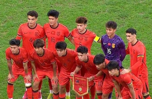 北京时间1月8日，U23亚洲杯小组赛D组第一轮的赛程如下：

第一场19：30，