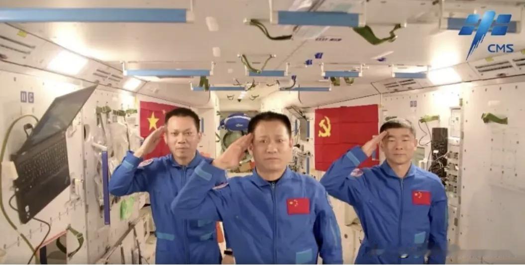 【2021年6月17日航天员聂海胜、刘伯明、汤洪波乘坐神舟十二号载人飞船升空，成